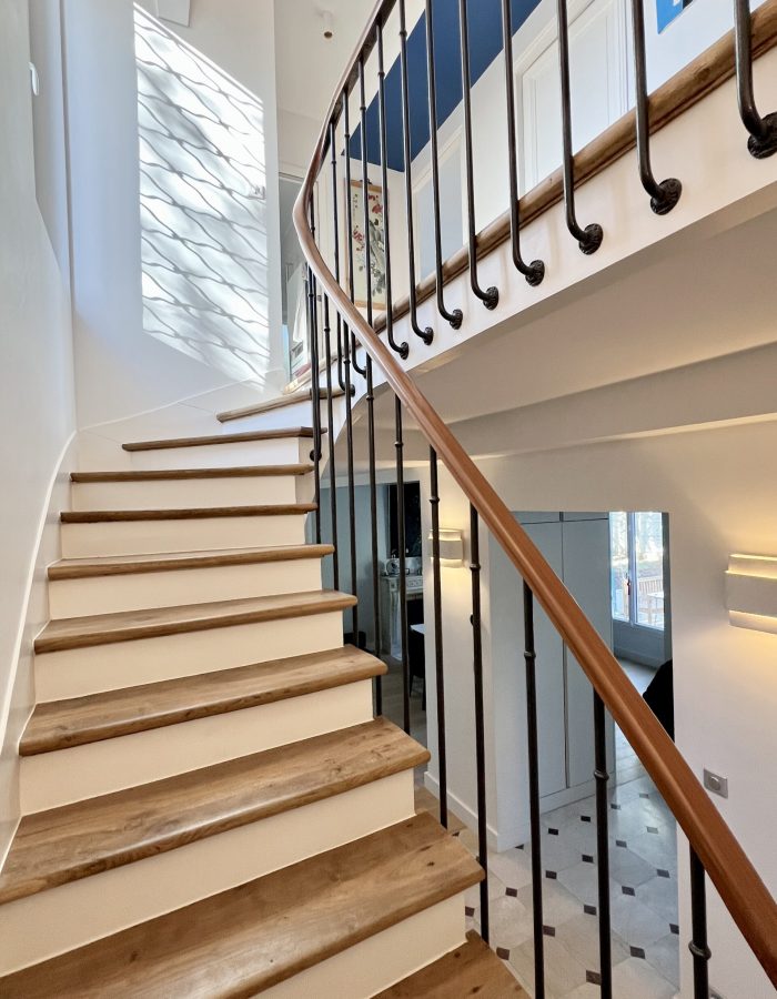 Sairong_apres-escalier-rdc