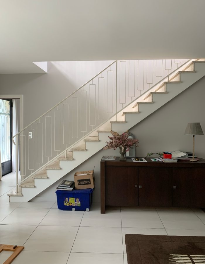 avant-amenagement-interieur-maison-saint-maur-des-fosses-salon-escalier.jpg